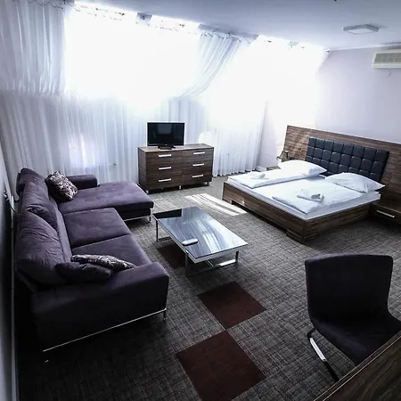 Hotel Story